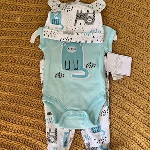 NWT Wild Cat newborn set - onesie, footie pants and hat with ears